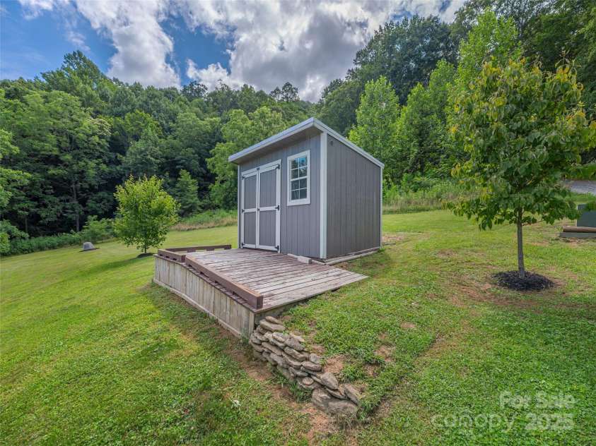 337 Split Pine Cove, Clyde, NC 28721.  MLS# CAR4284466, YatesRealty ID 27577. 