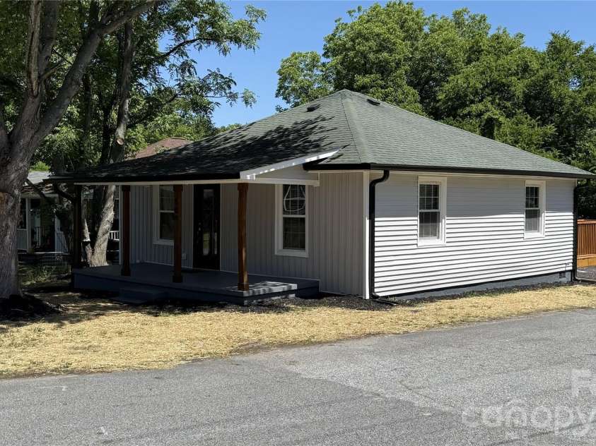500 Broad Street, Kannapolis, NC 28081.  MLS# CAR4380077, YatesRealty ID 27577. 