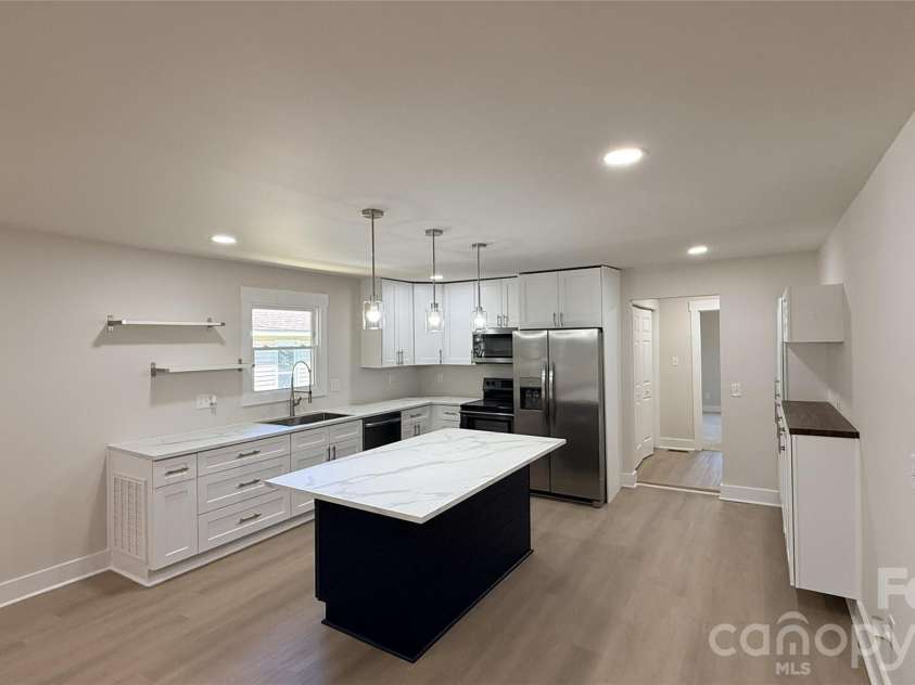 500 Broad Street, Kannapolis, NC 28081.  MLS# CAR4380077, YatesRealty ID 27577. 