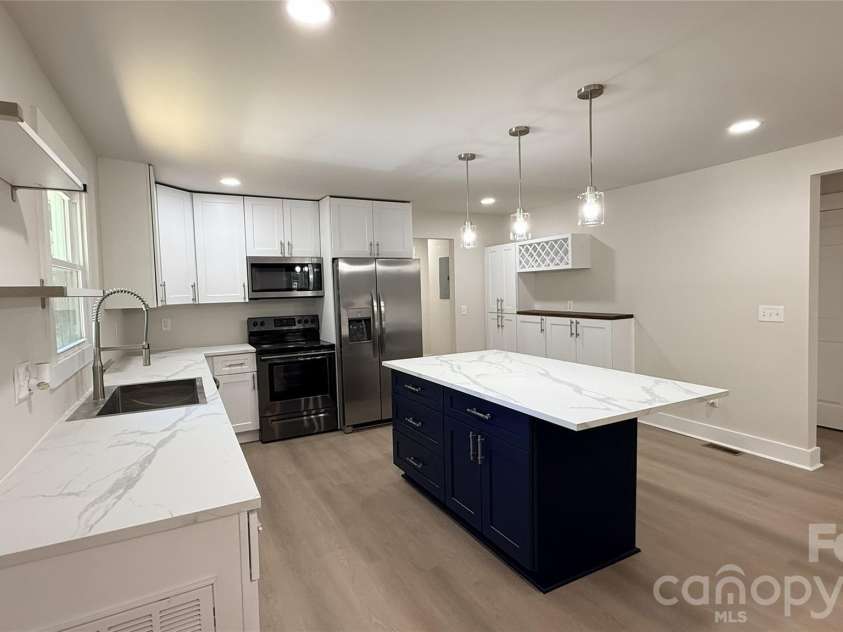 500 Broad Street, Kannapolis, NC 28081.  MLS# CAR4380077, YatesRealty ID 27577. 