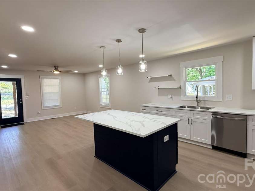 500 Broad Street, Kannapolis, NC 28081.  MLS# CAR4380077, YatesRealty ID 27577. 