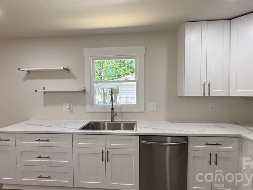 500 Broad Street, Kannapolis, NC 28081.  MLS# CAR4380077, YatesRealty ID 27577. 
