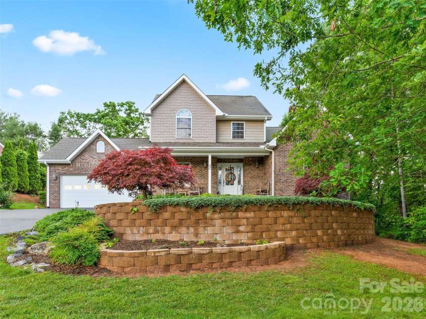 40 Hope Road, Weaverville, NC 28787.  MLS# CAR4387597, YatesRealty ID 27578. 