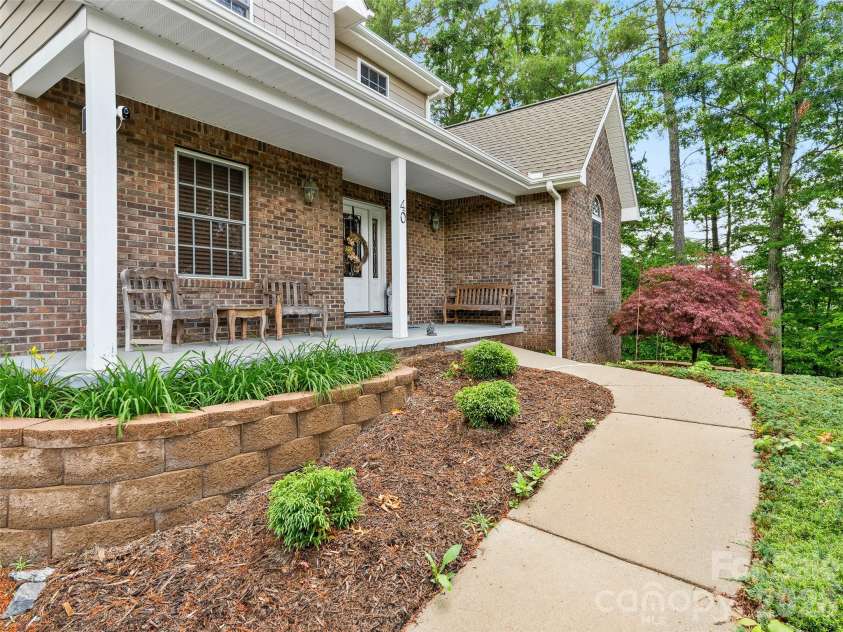 40 Hope Road, Weaverville, NC 28787.  MLS# CAR4387597, YatesRealty ID 27578. 