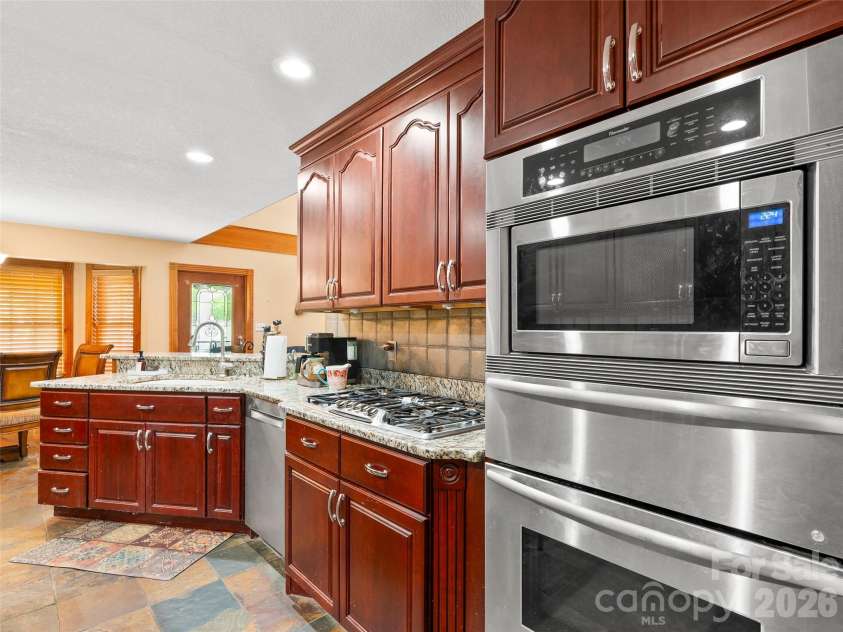 40 Hope Road, Weaverville, NC 28787.  MLS# CAR4387597, YatesRealty ID 27578. 