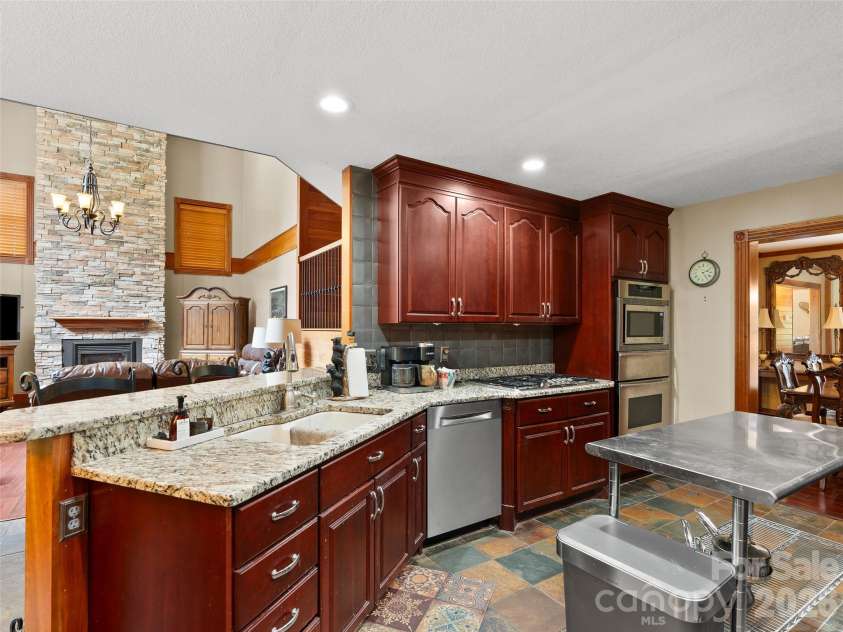 40 Hope Road, Weaverville, NC 28787.  MLS# CAR4387597, YatesRealty ID 27578. 