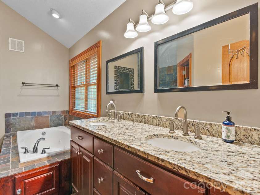 40 Hope Road, Weaverville, NC 28787.  MLS# CAR4387597, YatesRealty ID 27578. 