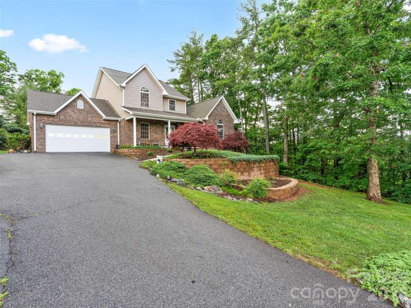 40 Hope Road, Weaverville, NC 28787.  MLS# CAR4387597, YatesRealty ID 27578. 