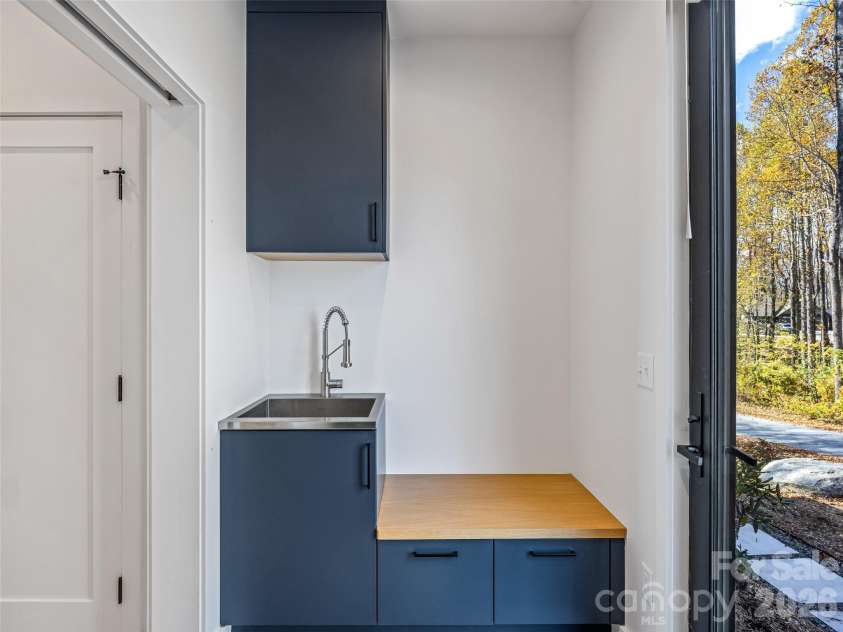 15 Laurel Ledge Way, Fletcher, NC 28732.  MLS# CAR4316029, YatesRealty ID 2758. Across from the washer dryer is the perfect mudroom.