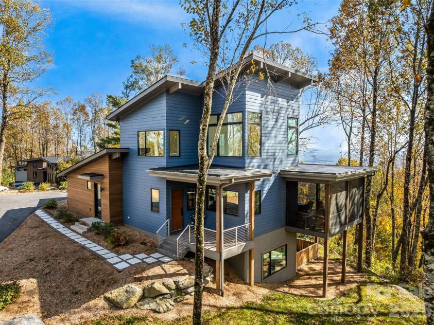 15 Laurel Ledge Way, Fletcher, NC 28732.  MLS# CAR4316029, YatesRealty ID 2758. The perfect blend of mountain modern construction.