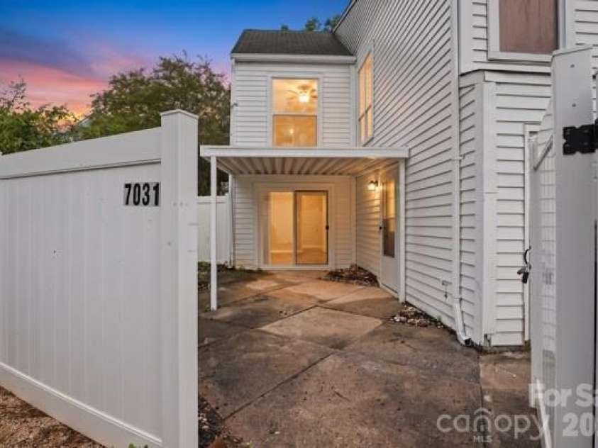 7031 Stonington Lane, Charlotte, NC 28227.  MLS# CAR4388033, YatesRealty ID 27582. 
