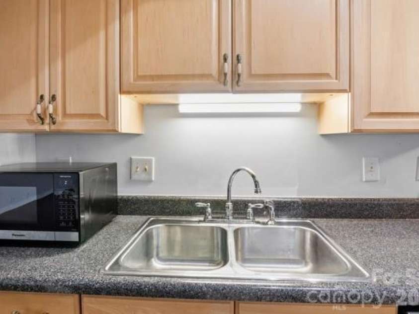 7031 Stonington Lane, Charlotte, NC 28227.  MLS# CAR4388033, YatesRealty ID 27582. 