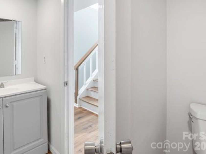 7031 Stonington Lane, Charlotte, NC 28227.  MLS# CAR4388033, YatesRealty ID 27582. 