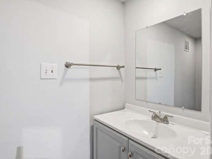 7031 Stonington Lane, Charlotte, NC 28227.  MLS# CAR4388033, YatesRealty ID 27582. 