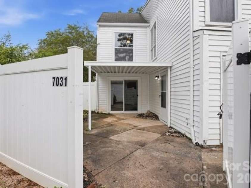 7031 Stonington Lane, Charlotte, NC 28227.  MLS# CAR4388033, YatesRealty ID 27582. 
