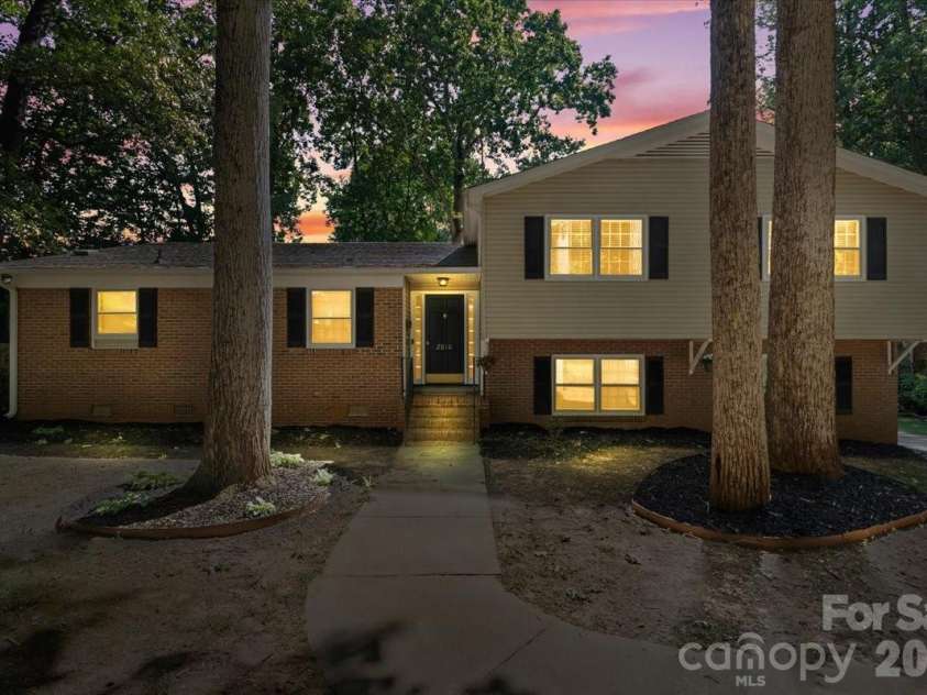 2010 Saratoga Drive, Gastonia, NC 28056.  MLS# CAR4377460, YatesRealty ID 27583. 
