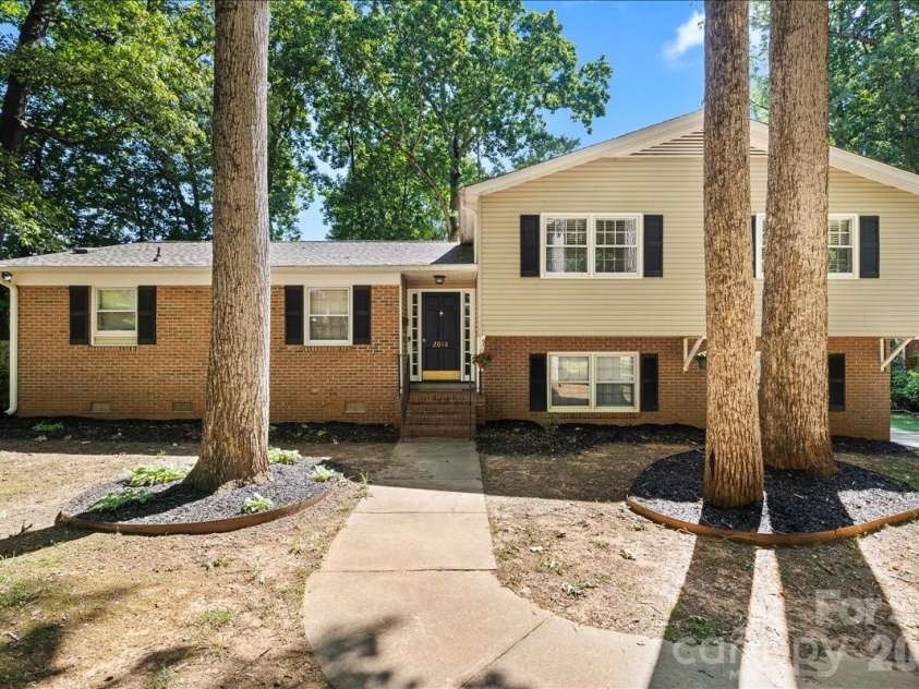 2010 Saratoga Drive, Gastonia, NC 28056.  MLS# CAR4377460, YatesRealty ID 27583. 