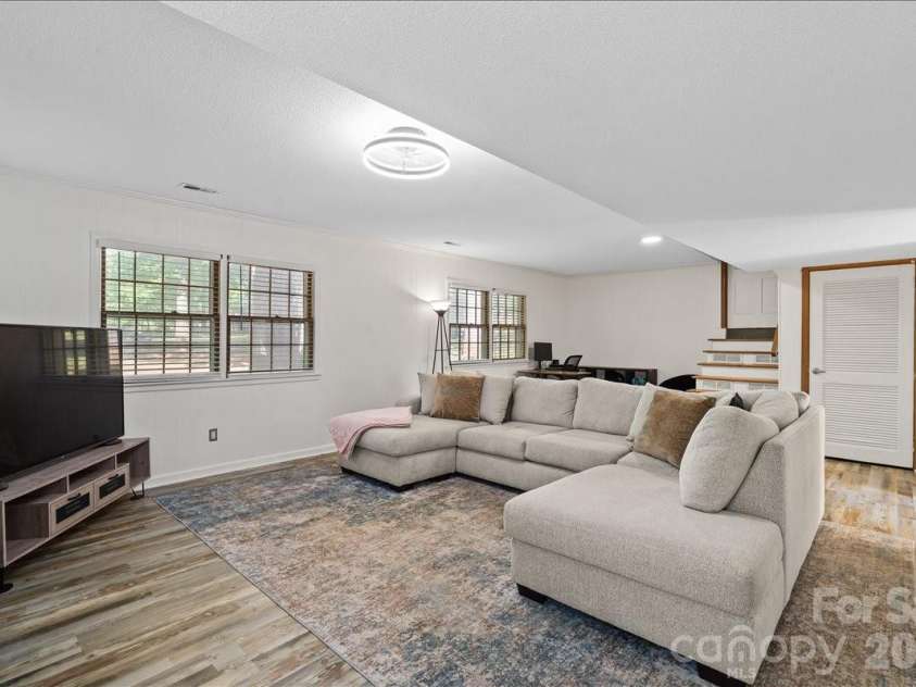 2010 Saratoga Drive, Gastonia, NC 28056.  MLS# CAR4377460, YatesRealty ID 27583. 