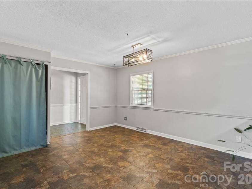 2010 Saratoga Drive, Gastonia, NC 28056.  MLS# CAR4377460, YatesRealty ID 27583. 