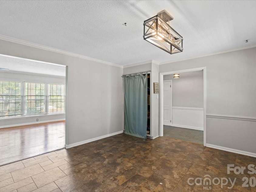 2010 Saratoga Drive, Gastonia, NC 28056.  MLS# CAR4377460, YatesRealty ID 27583. 