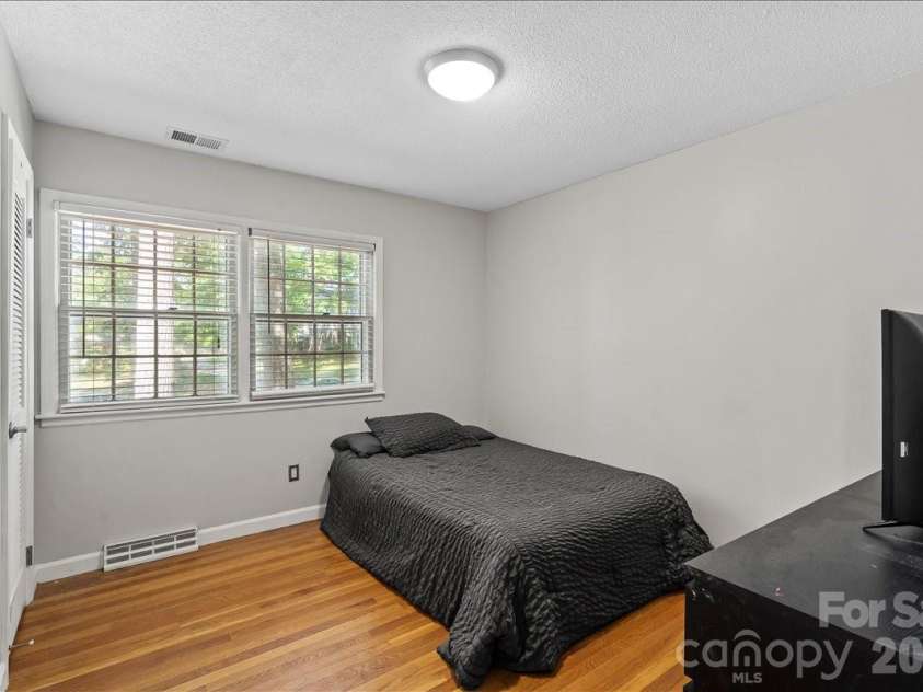 2010 Saratoga Drive, Gastonia, NC 28056.  MLS# CAR4377460, YatesRealty ID 27583. 