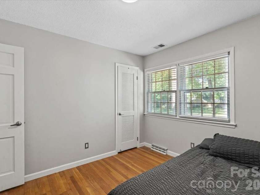 2010 Saratoga Drive, Gastonia, NC 28056.  MLS# CAR4377460, YatesRealty ID 27583. 