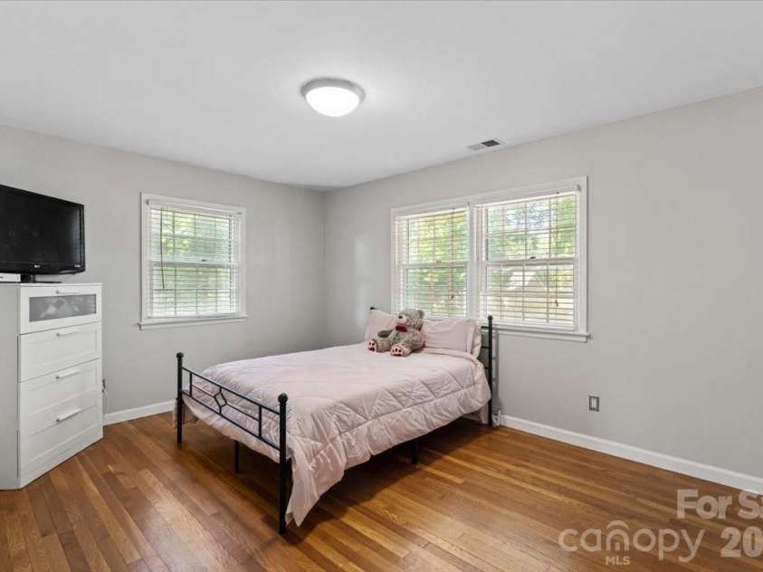 2010 Saratoga Drive, Gastonia, NC 28056.  MLS# CAR4377460, YatesRealty ID 27583. 