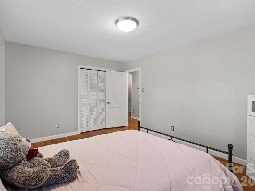 2010 Saratoga Drive, Gastonia, NC 28056.  MLS# CAR4377460, YatesRealty ID 27583. 