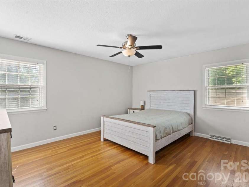 2010 Saratoga Drive, Gastonia, NC 28056.  MLS# CAR4377460, YatesRealty ID 27583. 