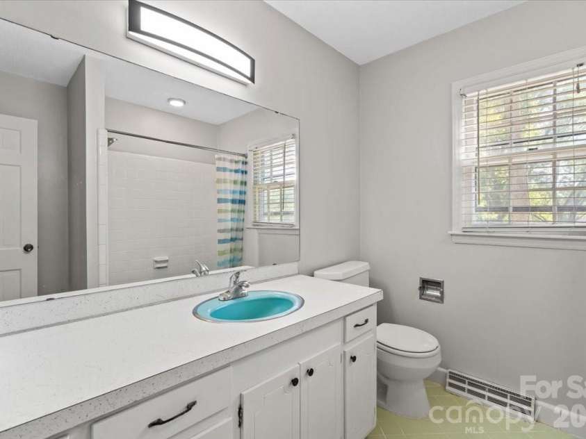 2010 Saratoga Drive, Gastonia, NC 28056.  MLS# CAR4377460, YatesRealty ID 27583. 