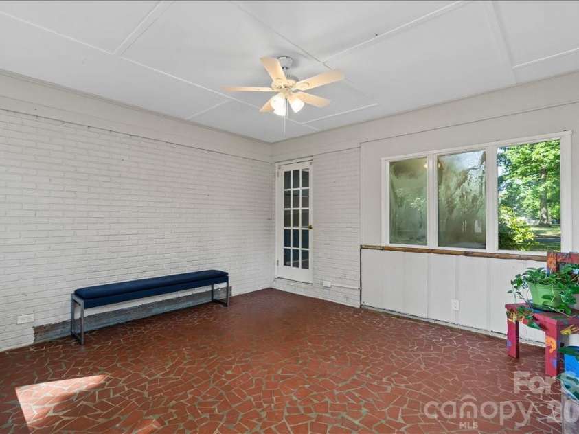 2010 Saratoga Drive, Gastonia, NC 28056.  MLS# CAR4377460, YatesRealty ID 27583. 