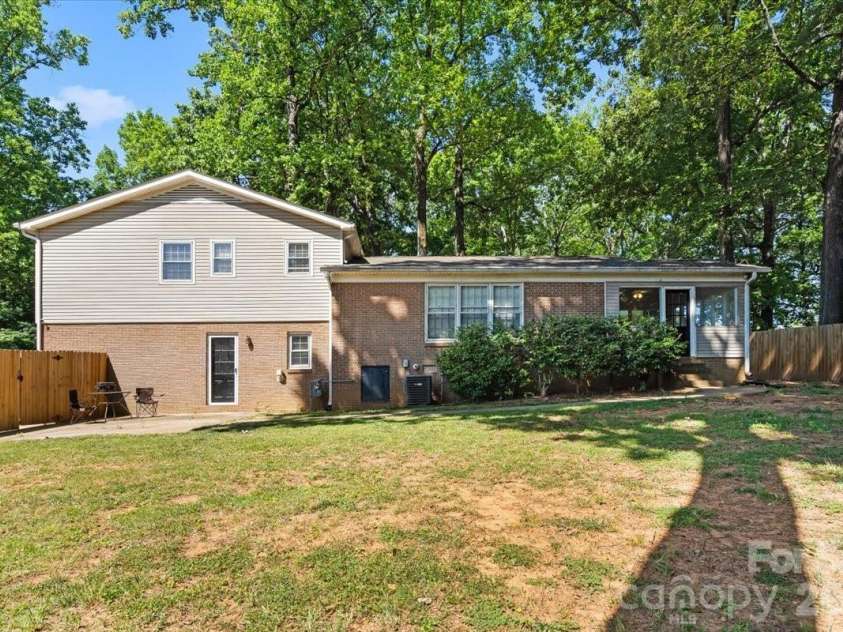 2010 Saratoga Drive, Gastonia, NC 28056.  MLS# CAR4377460, YatesRealty ID 27583. 