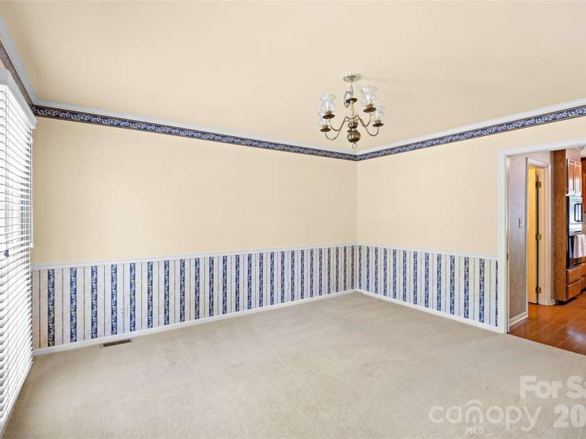 5636 Ivygate Lane, Charlotte, NC 28226.  MLS# CAR4372692, YatesRealty ID 27584. Dining Room