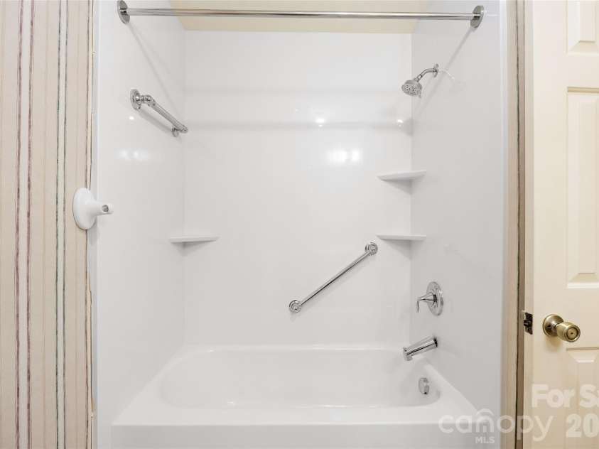 5636 Ivygate Lane, Charlotte, NC 28226.  MLS# CAR4372692, YatesRealty ID 27584. Hall Bathroom shower