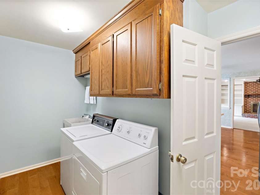 5636 Ivygate Lane, Charlotte, NC 28226.  MLS# CAR4372692, YatesRealty ID 27584. Laundry Room