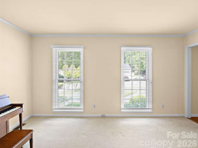 5636 Ivygate Lane, Charlotte, NC 28226.  MLS# CAR4372692, YatesRealty ID 27584. Living Room