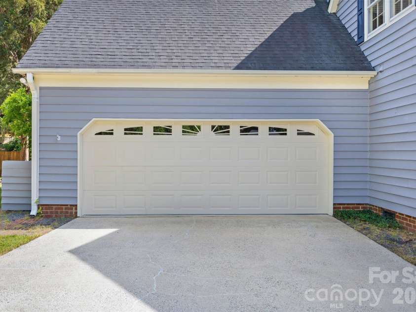 5636 Ivygate Lane, Charlotte, NC 28226.  MLS# CAR4372692, YatesRealty ID 27584. Spacious 2-car garage with storage closet