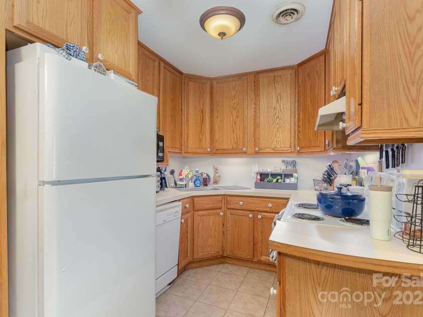 1776 Walter Bowen Road, Henderson, NC 27537.  MLS# CAR4284567, YatesRealty ID 27585. 