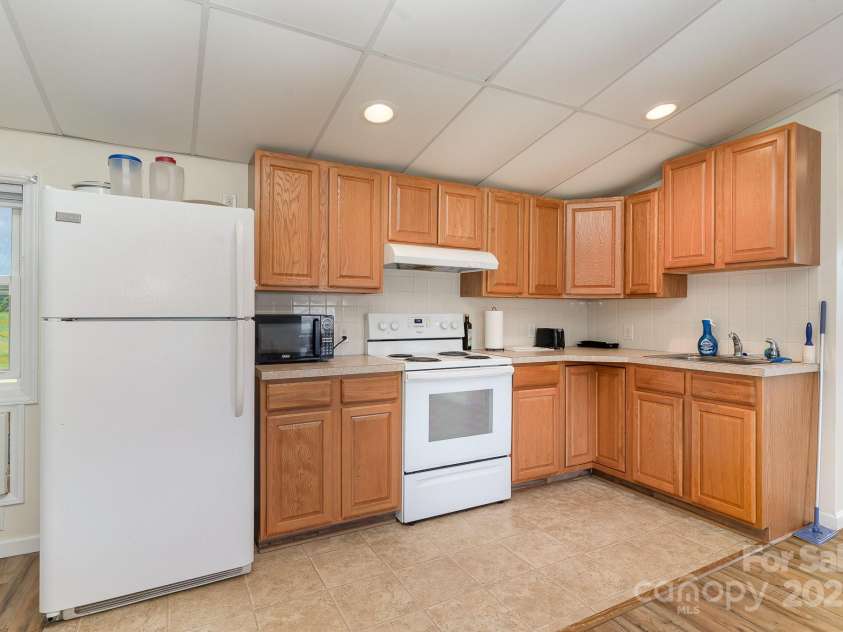 1776 Walter Bowen Road, Henderson, NC 27537.  MLS# CAR4284567, YatesRealty ID 27585. 