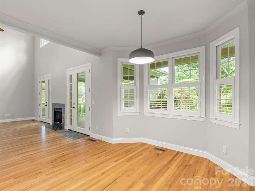18 Brook Meadows Lane, Arden, NC 28704.  MLS# CAR4369649, YatesRealty ID 27586. Breakfast Nook