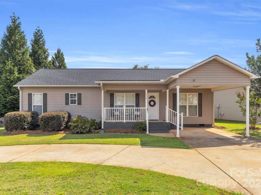 330 Split Oak Lane, Inman, SC 29349.  MLS# CAR4284558, YatesRealty ID 27586. 