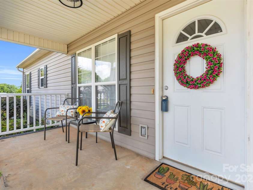 330 Split Oak Lane, Inman, SC 29349.  MLS# CAR4284558, YatesRealty ID 27586. 