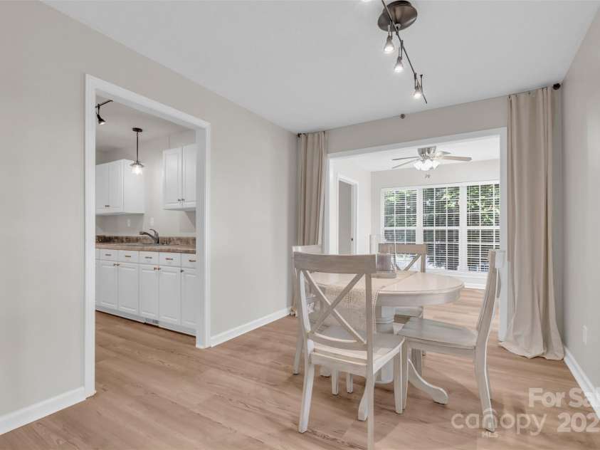 330 Split Oak Lane, Inman, SC 29349.  MLS# CAR4284558, YatesRealty ID 27586. 