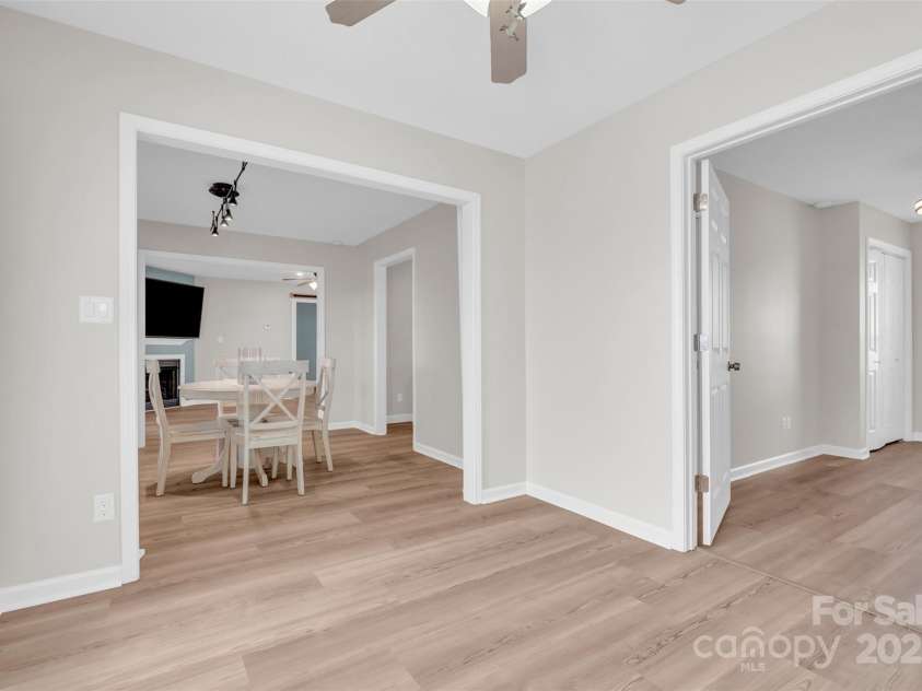 330 Split Oak Lane, Inman, SC 29349.  MLS# CAR4284558, YatesRealty ID 27586. 