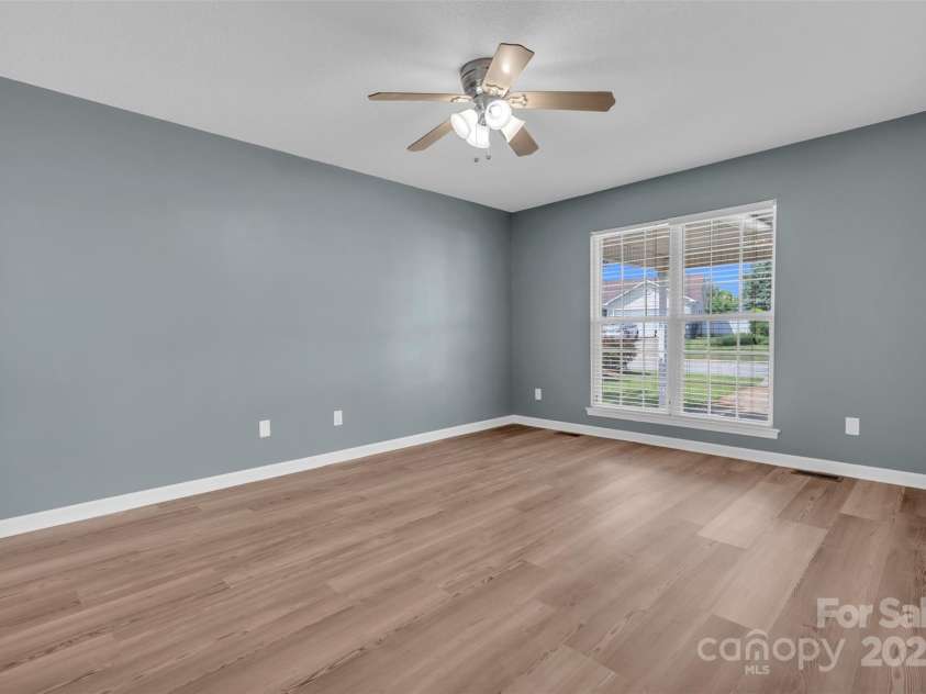 330 Split Oak Lane, Inman, SC 29349.  MLS# CAR4284558, YatesRealty ID 27586. 