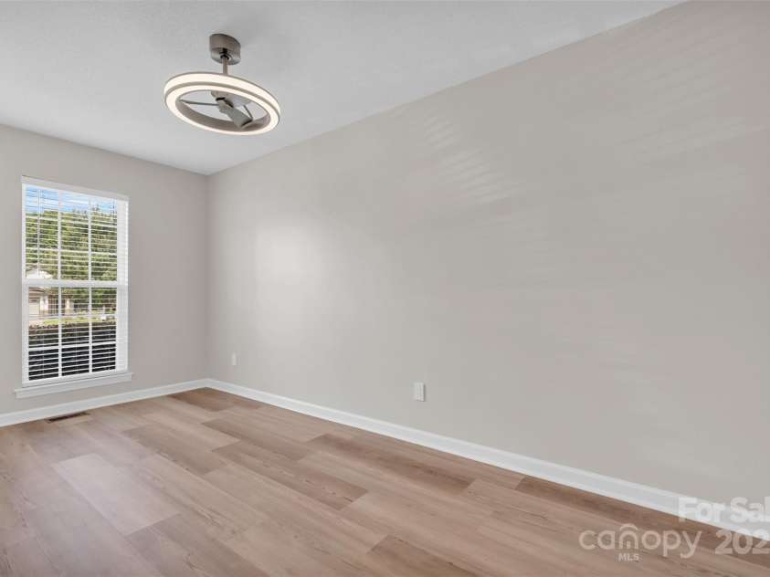 330 Split Oak Lane, Inman, SC 29349.  MLS# CAR4284558, YatesRealty ID 27586. 