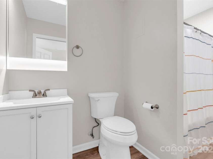 330 Split Oak Lane, Inman, SC 29349.  MLS# CAR4284558, YatesRealty ID 27586. 