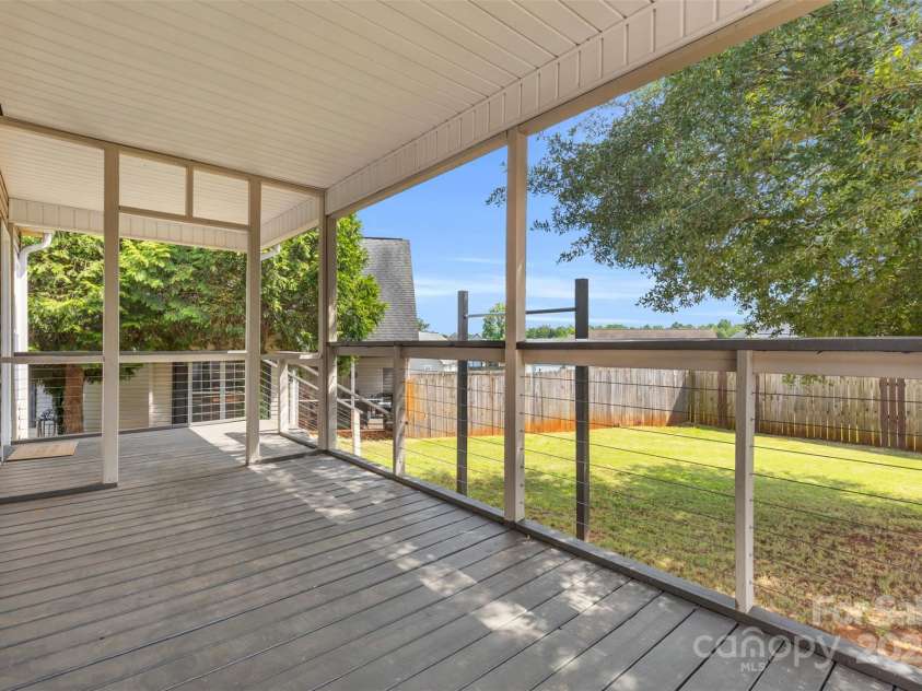 330 Split Oak Lane, Inman, SC 29349.  MLS# CAR4284558, YatesRealty ID 27586. 