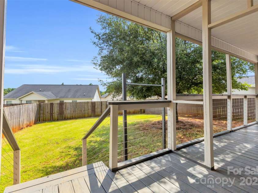 330 Split Oak Lane, Inman, SC 29349.  MLS# CAR4284558, YatesRealty ID 27586. 