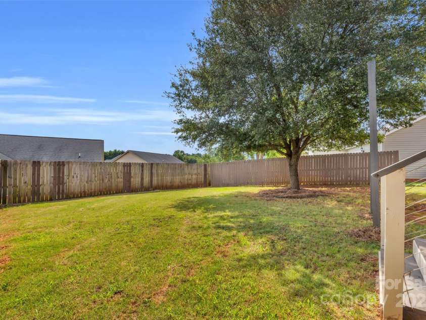 330 Split Oak Lane, Inman, SC 29349.  MLS# CAR4284558, YatesRealty ID 27586. 